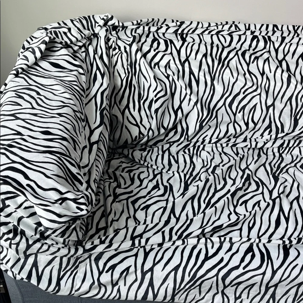 IKEA KLIPPAN Black and White Animal Print Sofa Cover